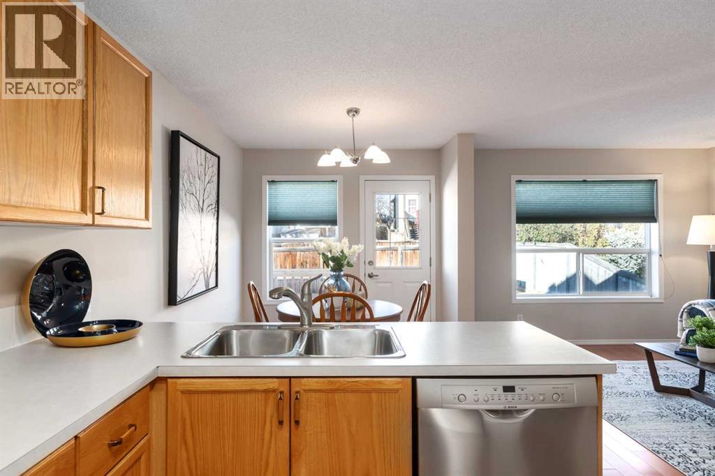 419 Coventry Road Ne, Calgary, AB - Indoor Photo Showing Kitchen With Double Sink