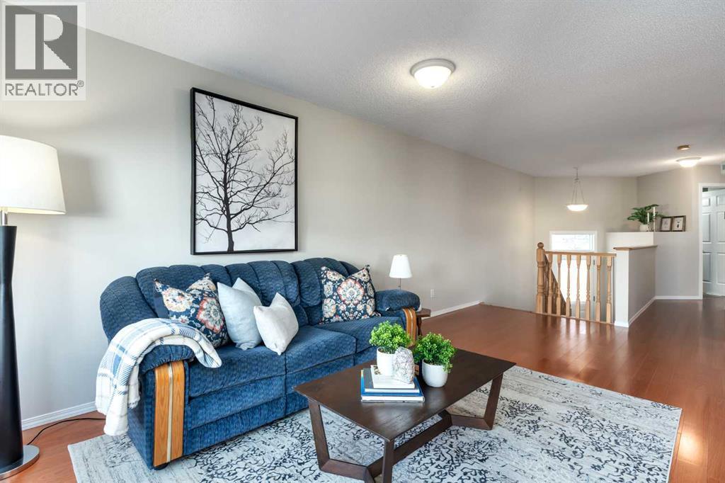 419 Coventry Road Ne, Calgary, AB - Indoor Photo Showing Living Room