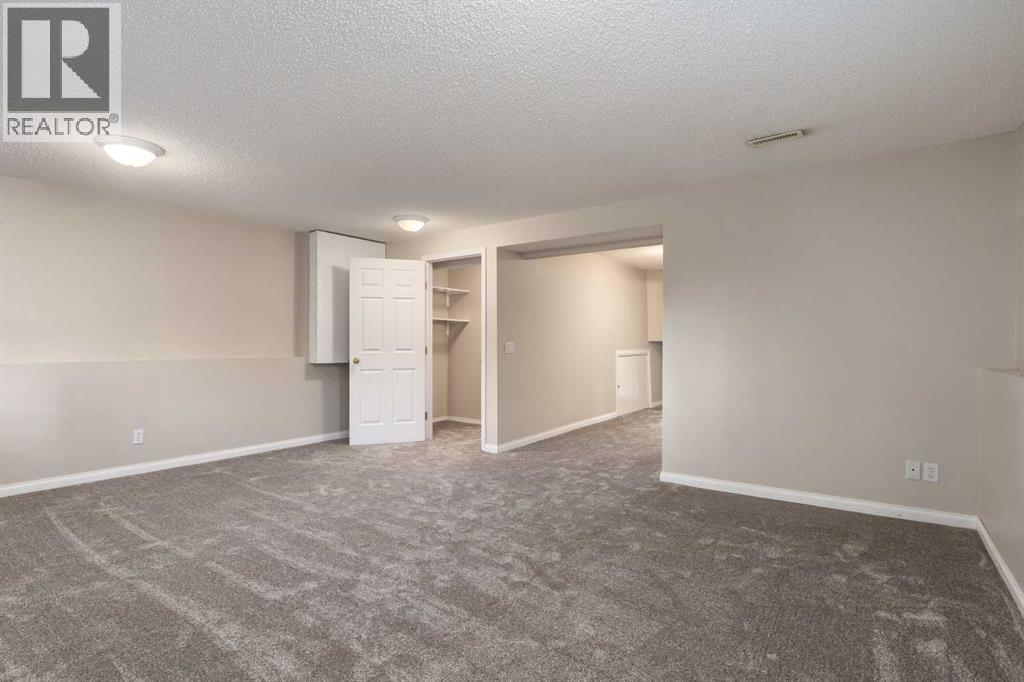 419 Coventry Road Ne, Calgary, AB - Indoor Photo Showing Other Room