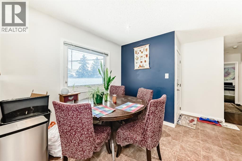 176 Hendon Drive Nw, Calgary, AB - Indoor Photo Showing Dining Room