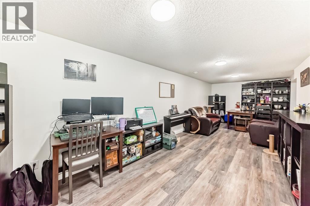 176 Hendon Drive Nw, Calgary, AB - Indoor