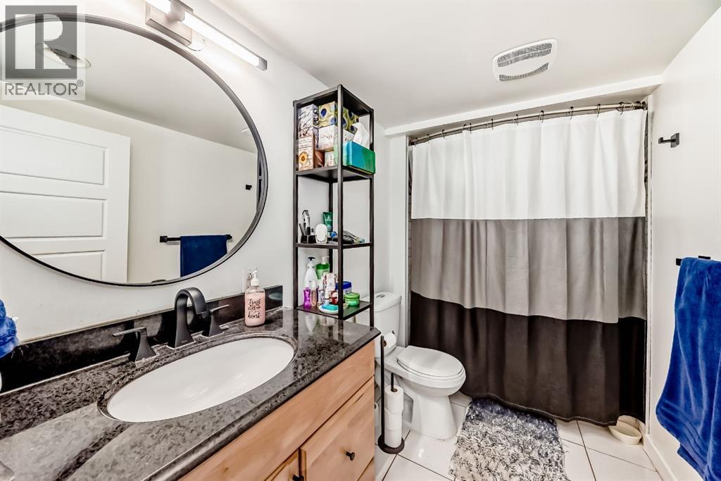 176 Hendon Drive Nw, Calgary, AB - Indoor Photo Showing Bathroom