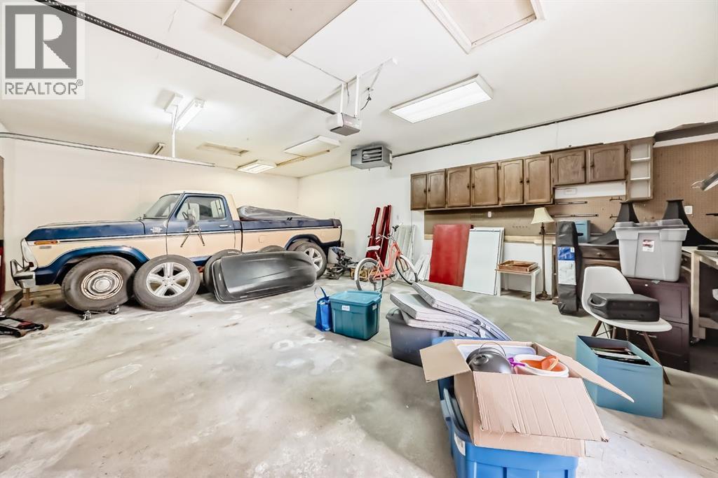 176 Hendon Drive Nw, Calgary, AB - Indoor Photo Showing Garage