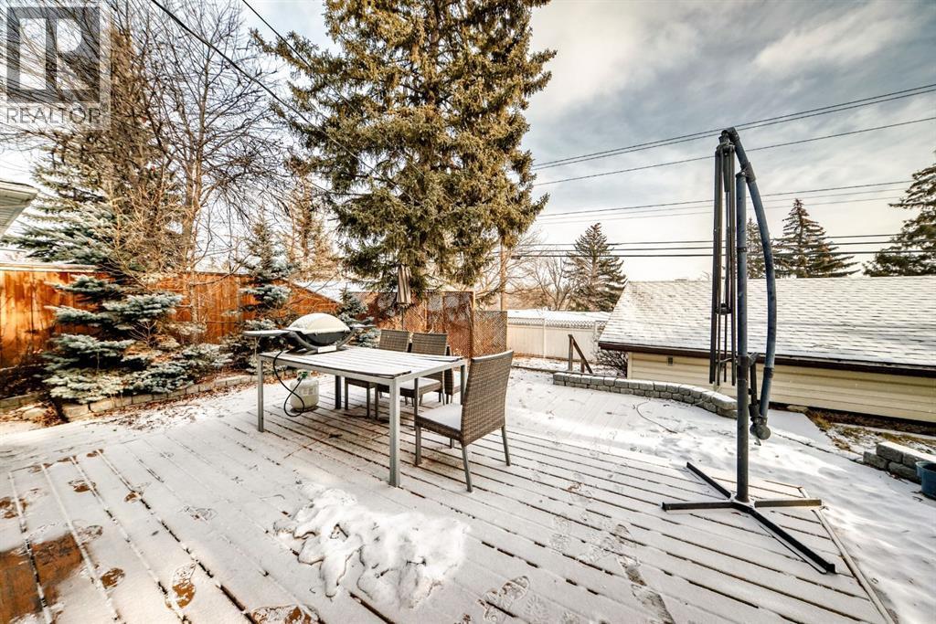 176 Hendon Drive Nw, Calgary, AB - Outdoor
