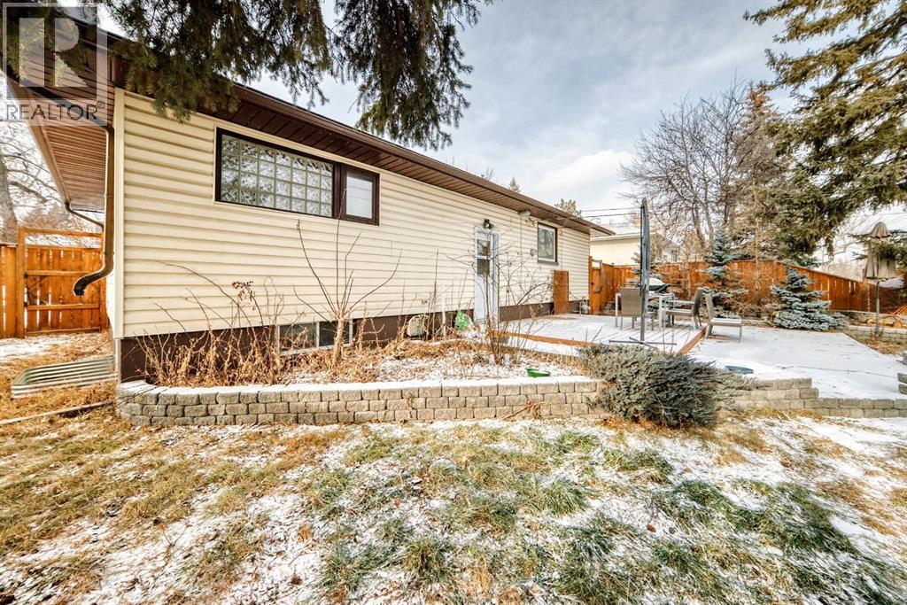 176 Hendon Drive Nw, Calgary, AB - Outdoor