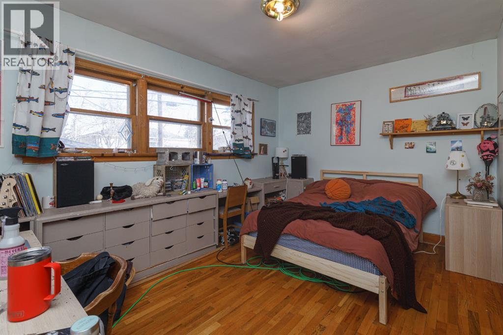 2824 Parkdale Boulevard Nw, Calgary, AB - Indoor Photo Showing Bedroom