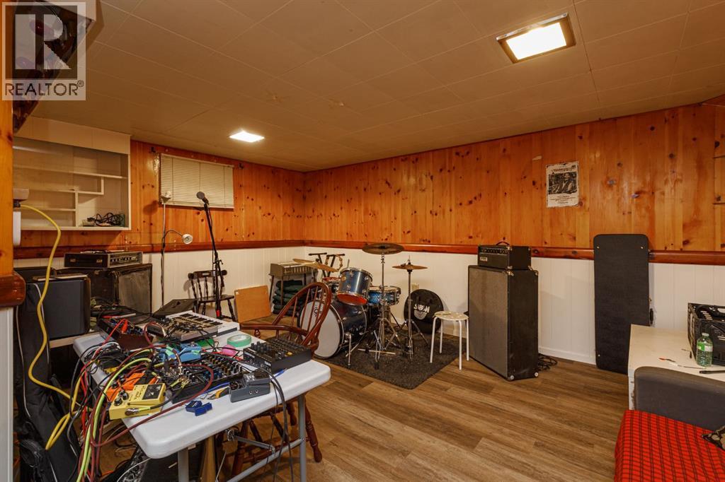 2824 Parkdale Boulevard Nw, Calgary, AB - Indoor