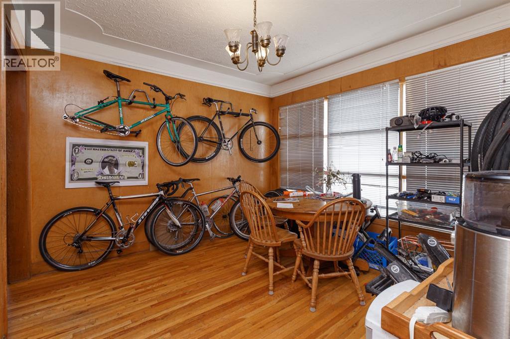 2824 Parkdale Boulevard Nw, Calgary, AB - Indoor