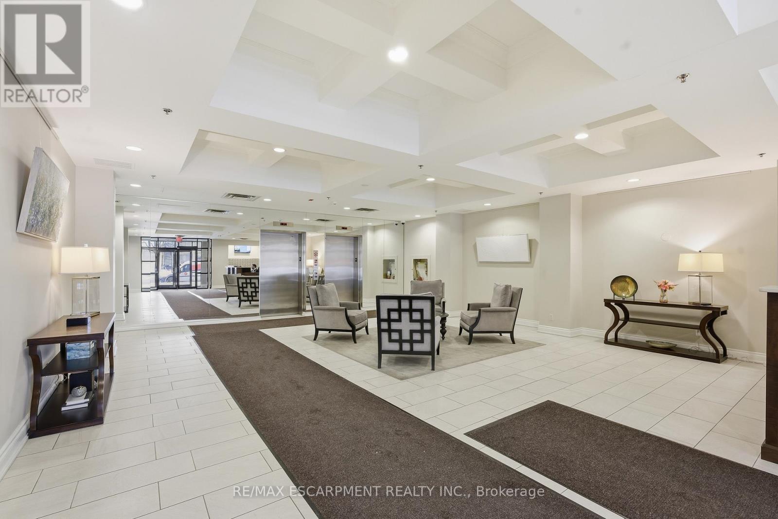 610 - 399 Elizabeth Street, Burlington, ON - Indoor Photo Showing Other Room