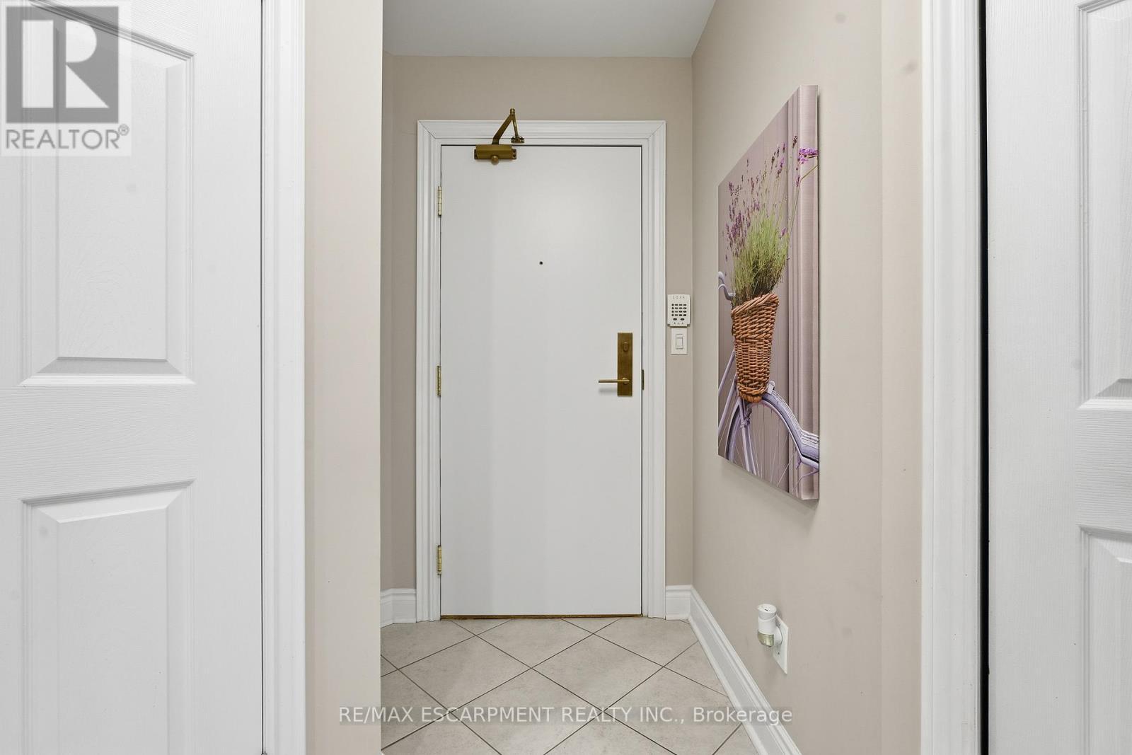 610 - 399 Elizabeth Street, Burlington, ON - Indoor Photo Showing Other Room
