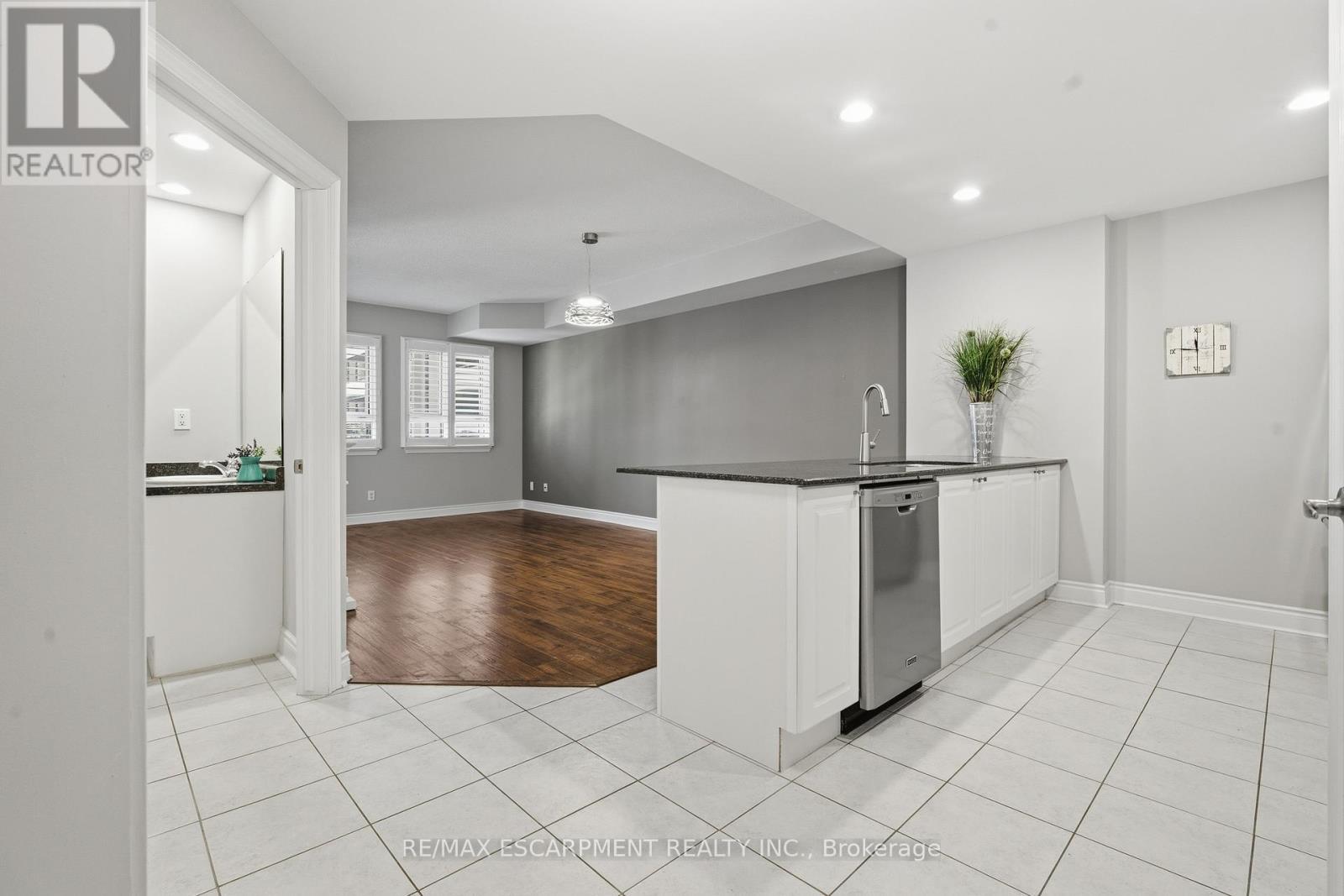 610 - 399 Elizabeth Street, Burlington, ON - Indoor Photo Showing Other Room