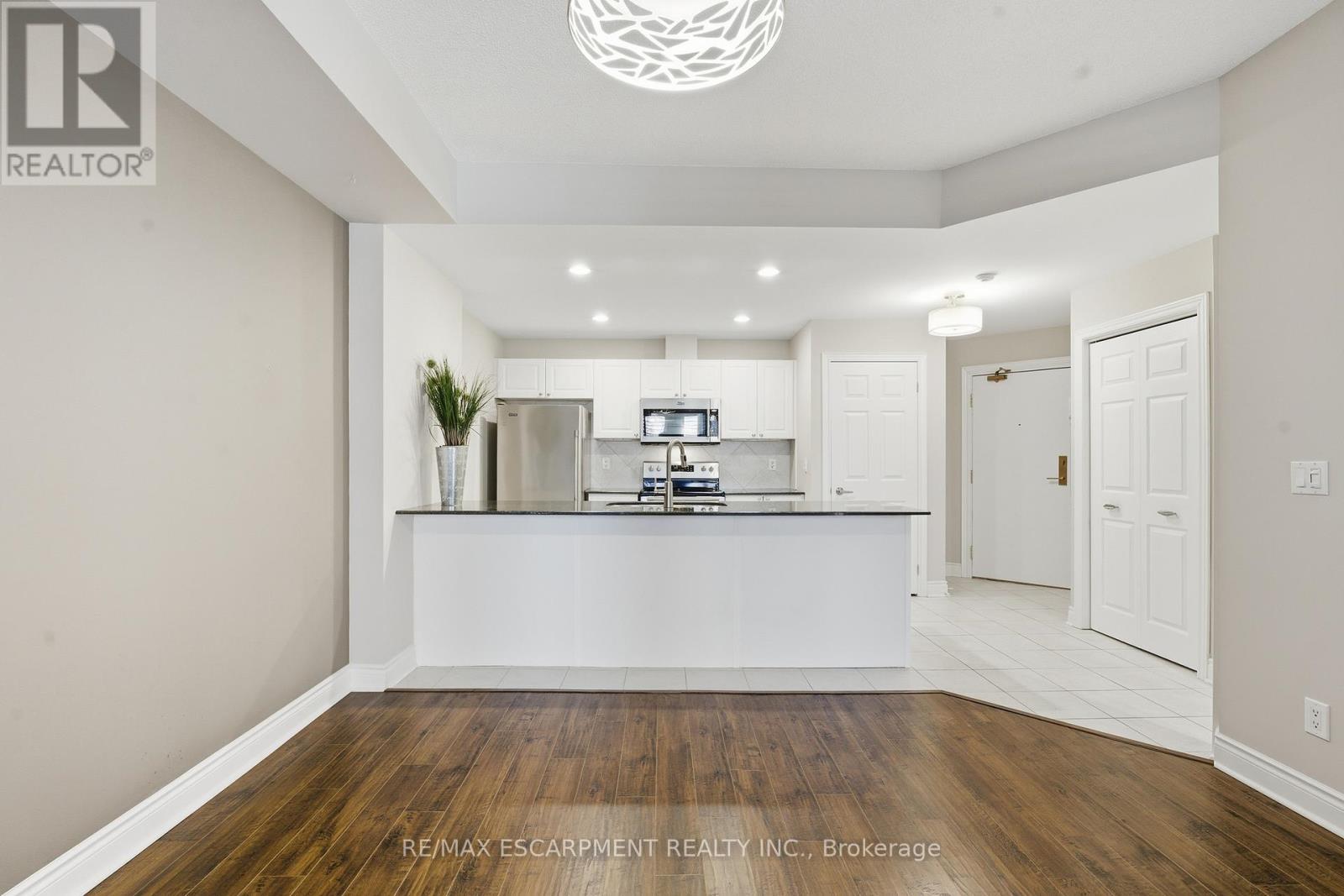 610 - 399 Elizabeth Street, Burlington, ON - Indoor