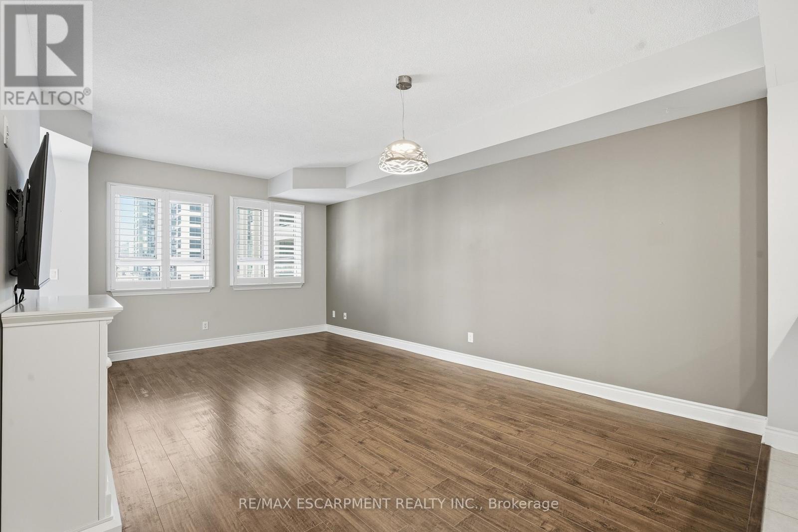 610 - 399 Elizabeth Street, Burlington, ON - Indoor Photo Showing Other Room