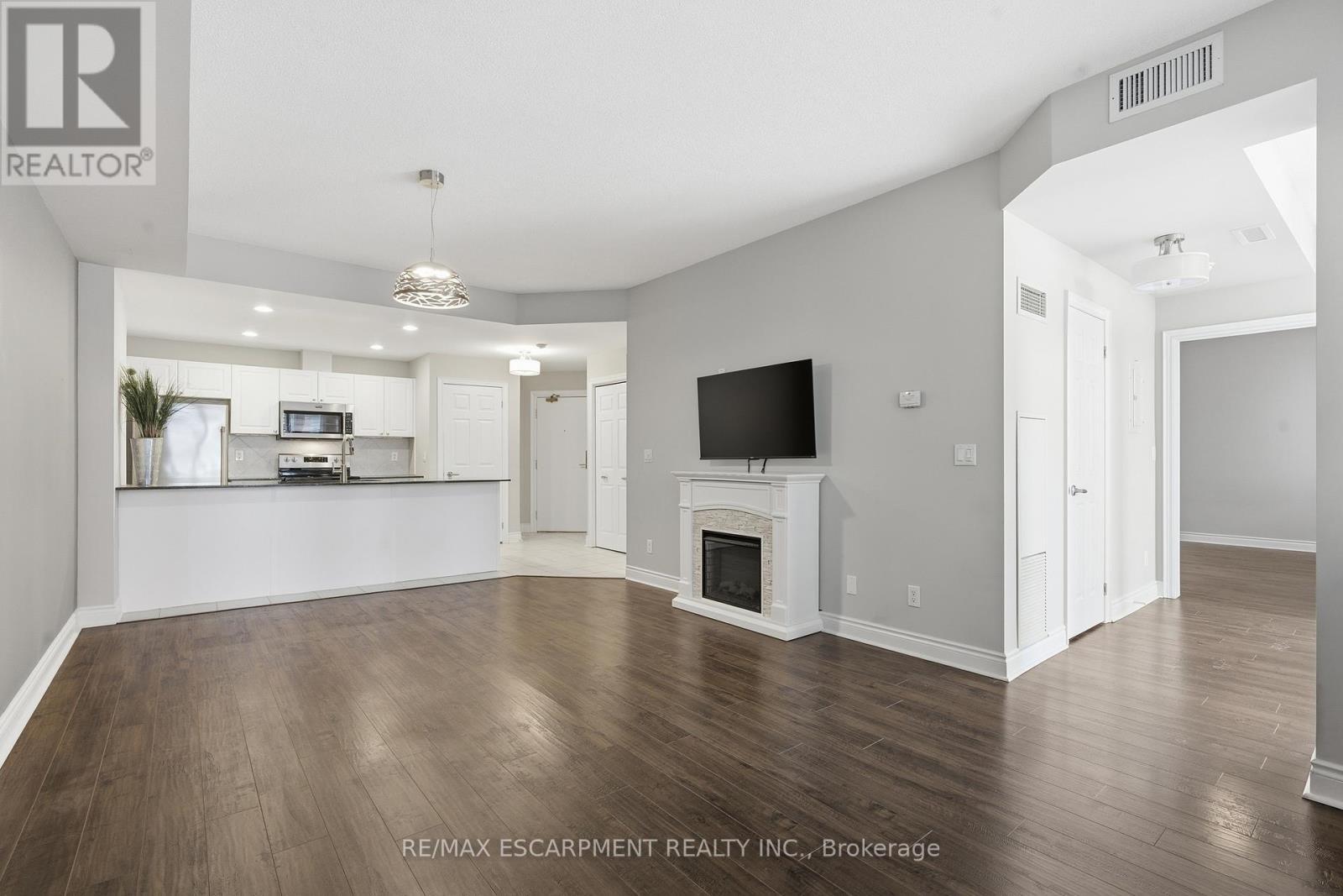 610 - 399 Elizabeth Street, Burlington, ON - Indoor