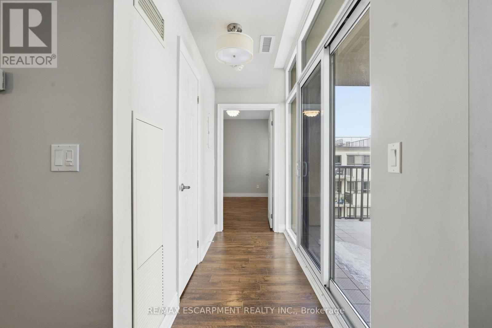 610 - 399 Elizabeth Street, Burlington, ON - Indoor Photo Showing Other Room