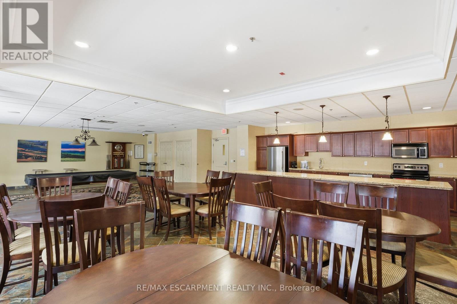 610 - 399 Elizabeth Street, Burlington, ON - Indoor Photo Showing Dining Room