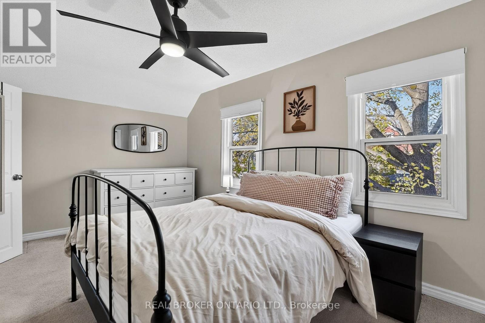 56 Francis Street, Hamilton, ON - Indoor Photo Showing Bedroom
