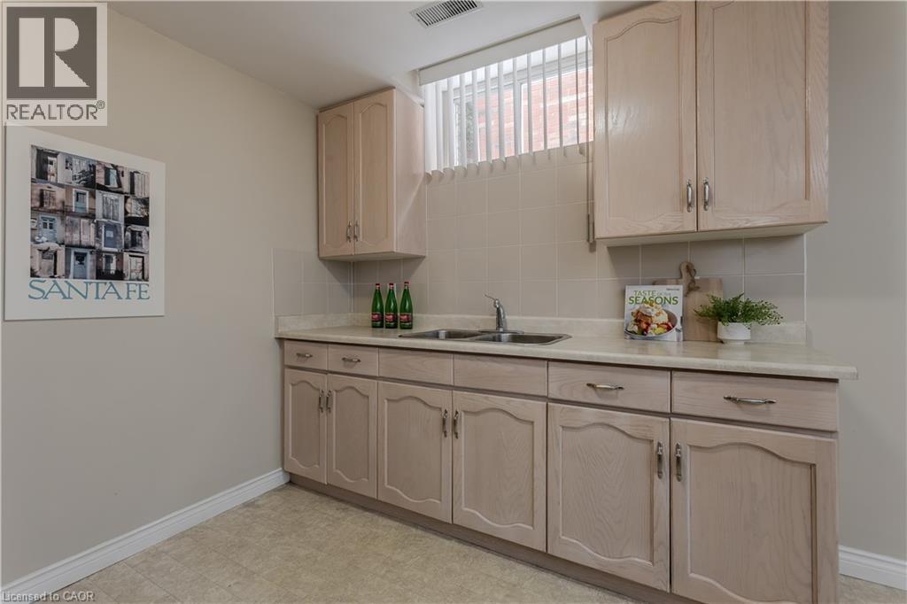 1146 Augustus Drive, Burlington, ON - Indoor Photo Showing Kitchen With Double Sink