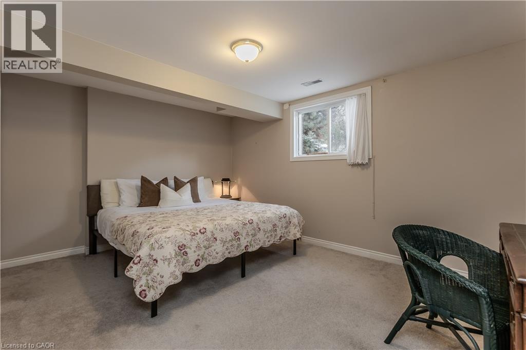 1146 Augustus Drive, Burlington, ON - Indoor Photo Showing Bedroom