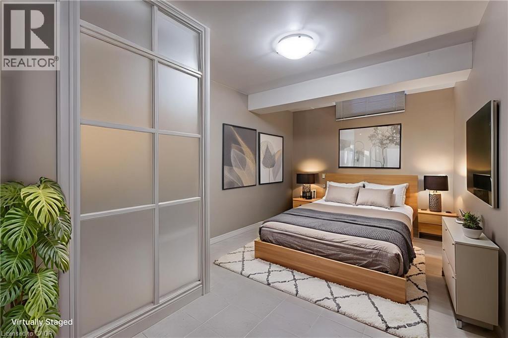 1146 Augustus Drive, Burlington, ON - Indoor Photo Showing Bedroom