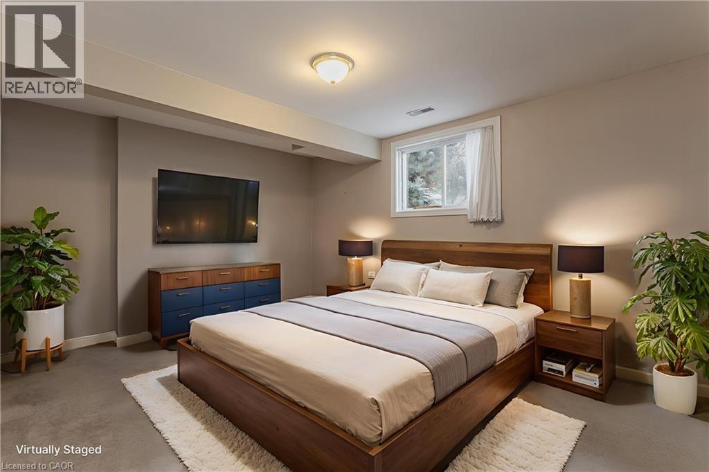 1146 Augustus Drive, Burlington, ON - Indoor Photo Showing Bedroom