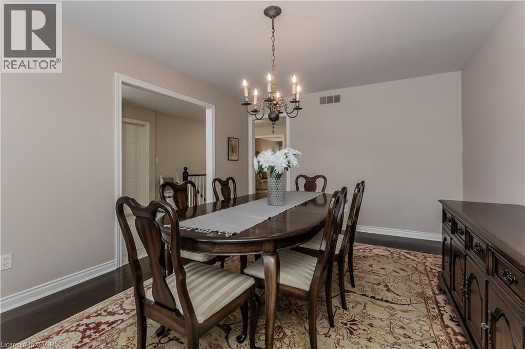 1146 Augustus Drive, Burlington, ON - Indoor Photo Showing Dining Room