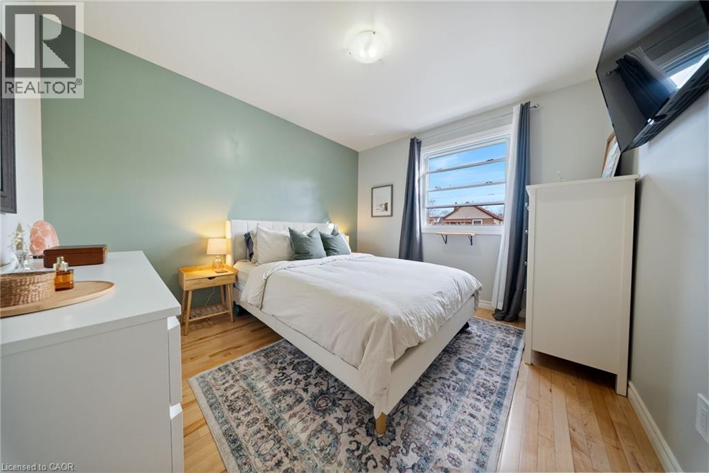 435 Waverly Street, Hamilton, ON - Indoor Photo Showing Bedroom
