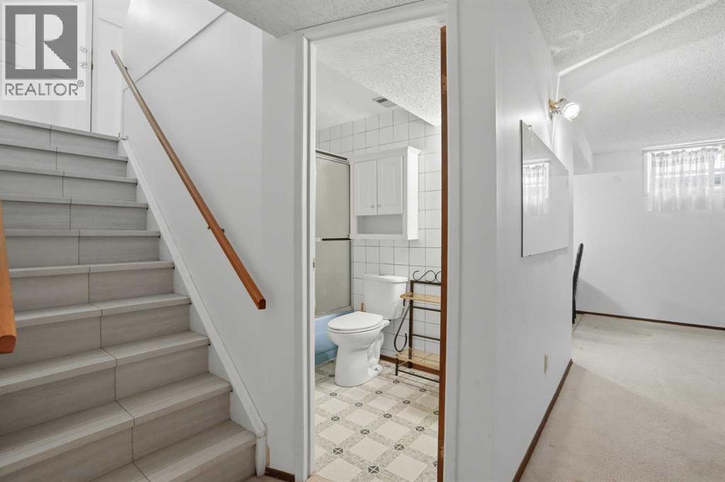 5224 5 Avenue Se, Calgary, AB - Indoor