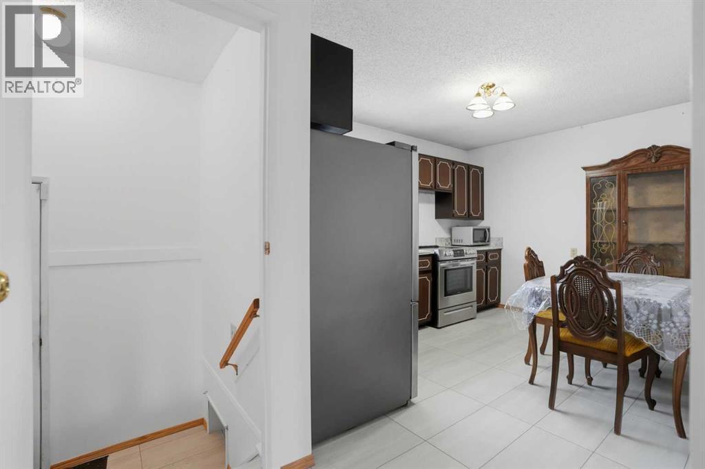 5224 5 Avenue Se, Calgary, AB - Indoor