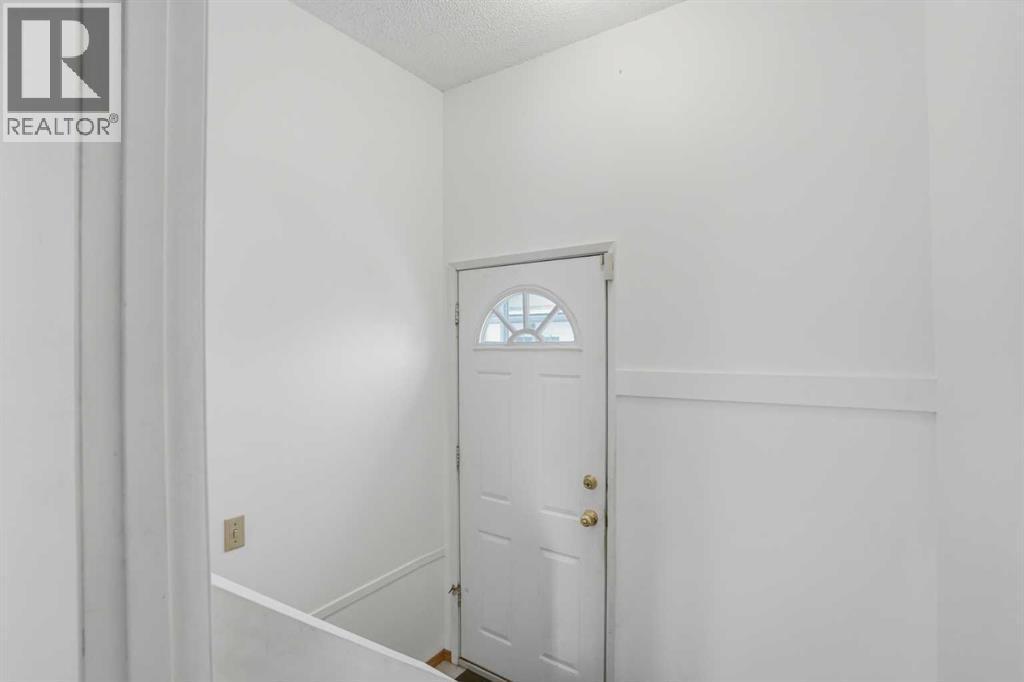 5224 5 Avenue Se, Calgary, AB - Indoor Photo Showing Other Room