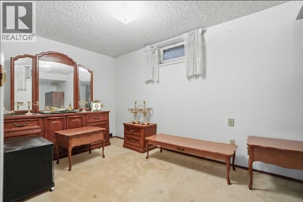 5224 5 Avenue Se, Calgary, AB - Indoor