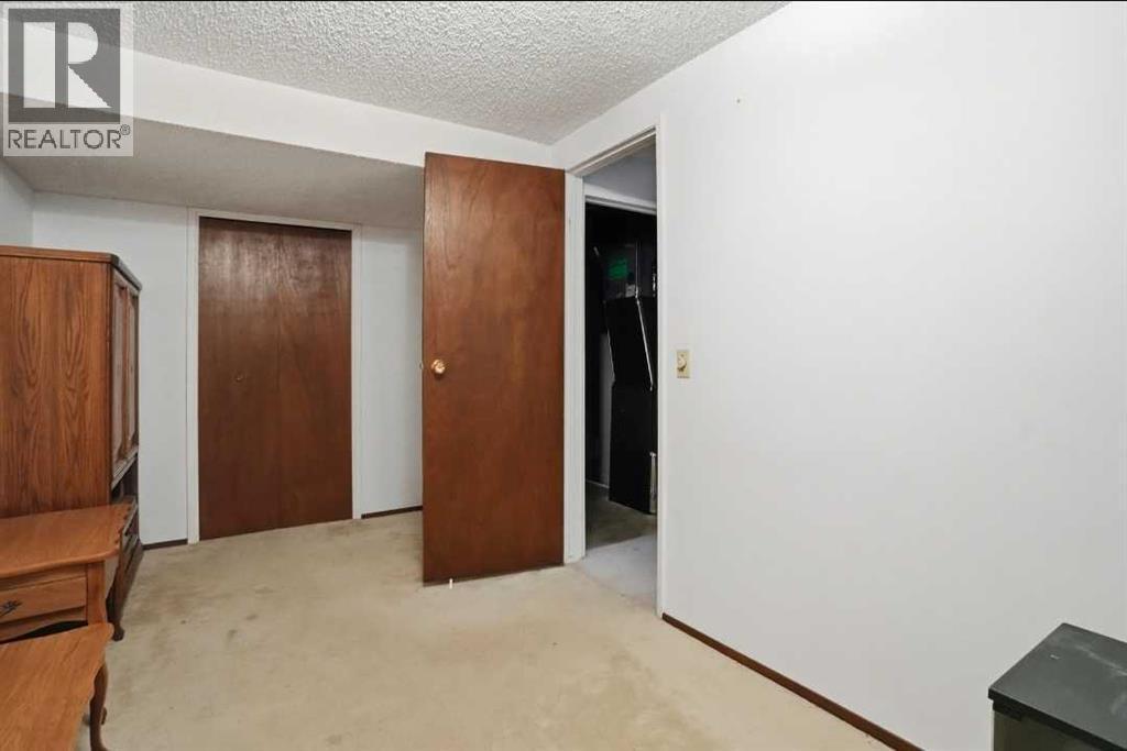 5224 5 Avenue Se, Calgary, AB - Indoor Photo Showing Other Room