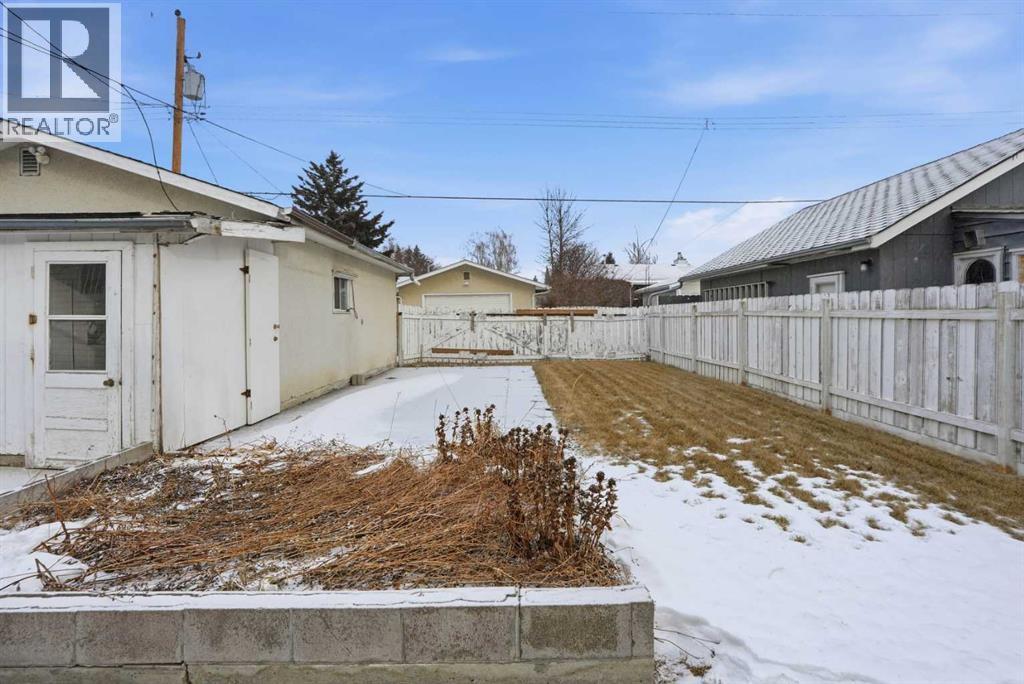 5224 5 Avenue Se, Calgary, AB - Outdoor