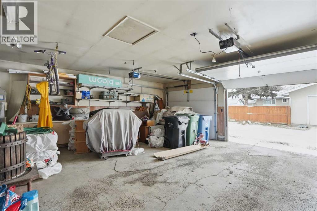 5224 5 Avenue Se, Calgary, AB - Indoor Photo Showing Garage
