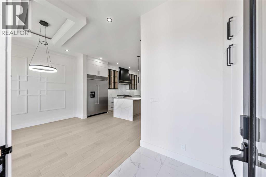 1417 42 Street Sw, Calgary, AB - Indoor Photo Showing Kitchen