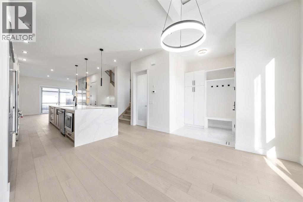 1417 42 Street Sw, Calgary, AB - Indoor