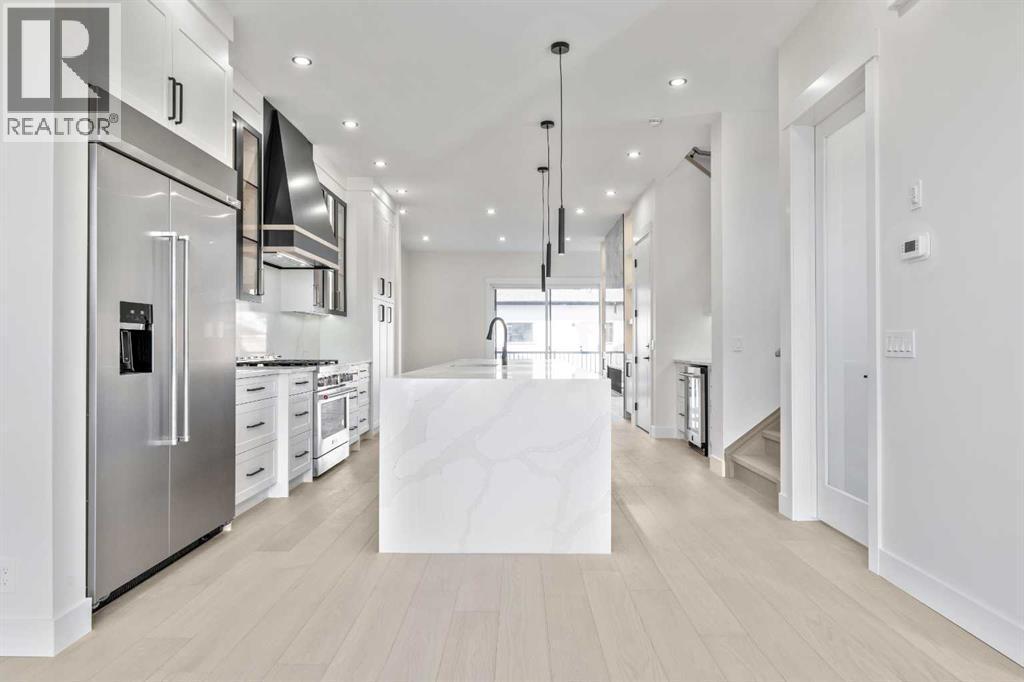 1417 42 Street Sw, Calgary, AB - Indoor Photo Showing Kitchen With Upgraded Kitchen