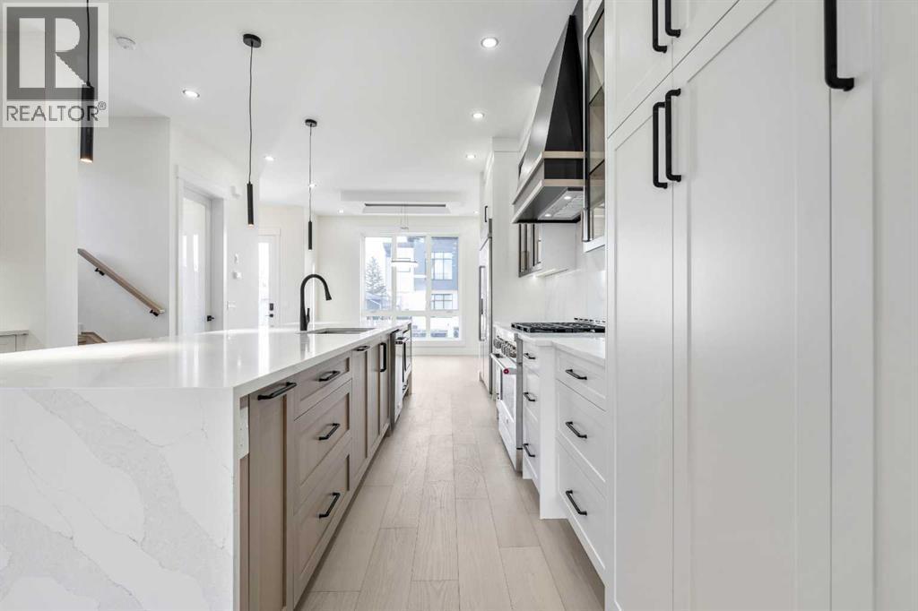 1417 42 Street Sw, Calgary, AB - Indoor Photo Showing Kitchen With Upgraded Kitchen