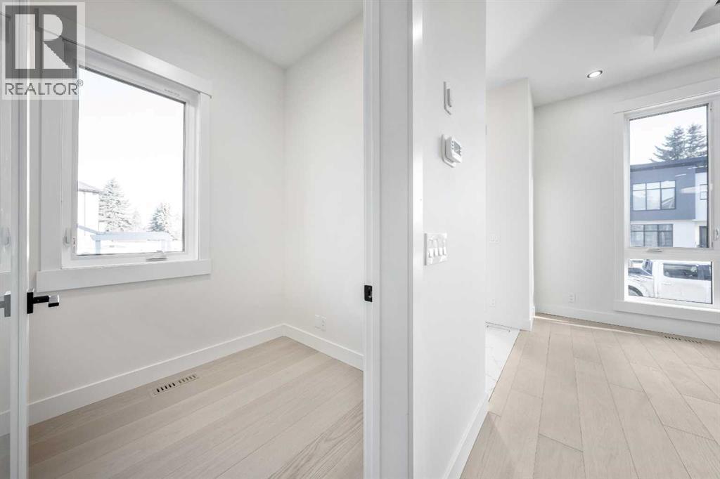 1417 42 Street Sw, Calgary, AB - Indoor Photo Showing Other Room