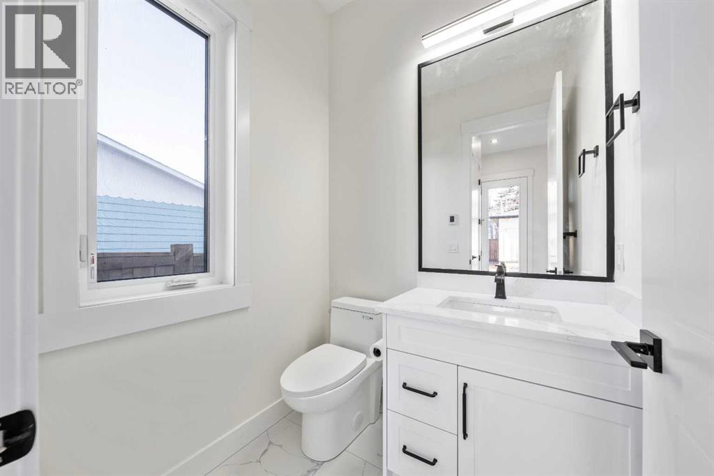 1417 42 Street Sw, Calgary, AB - Indoor Photo Showing Bathroom