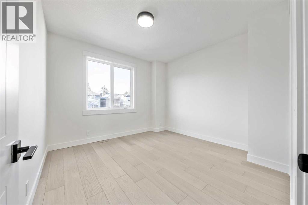 1417 42 Street Sw, Calgary, AB - Indoor Photo Showing Other Room
