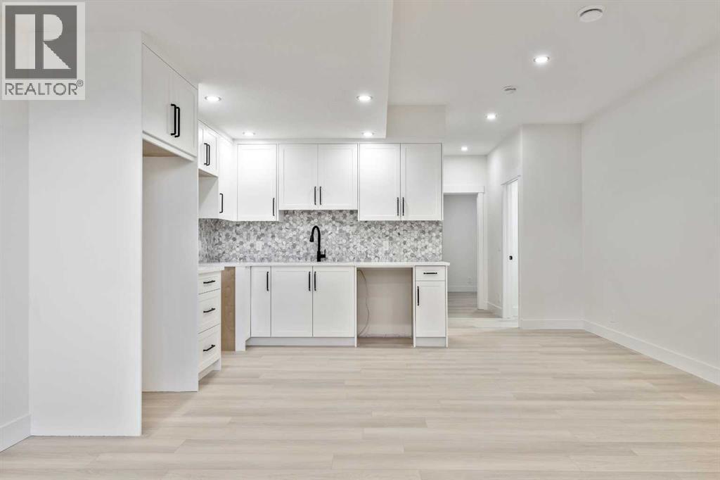 1417 42 Street Sw, Calgary, AB - Indoor Photo Showing Kitchen With Upgraded Kitchen