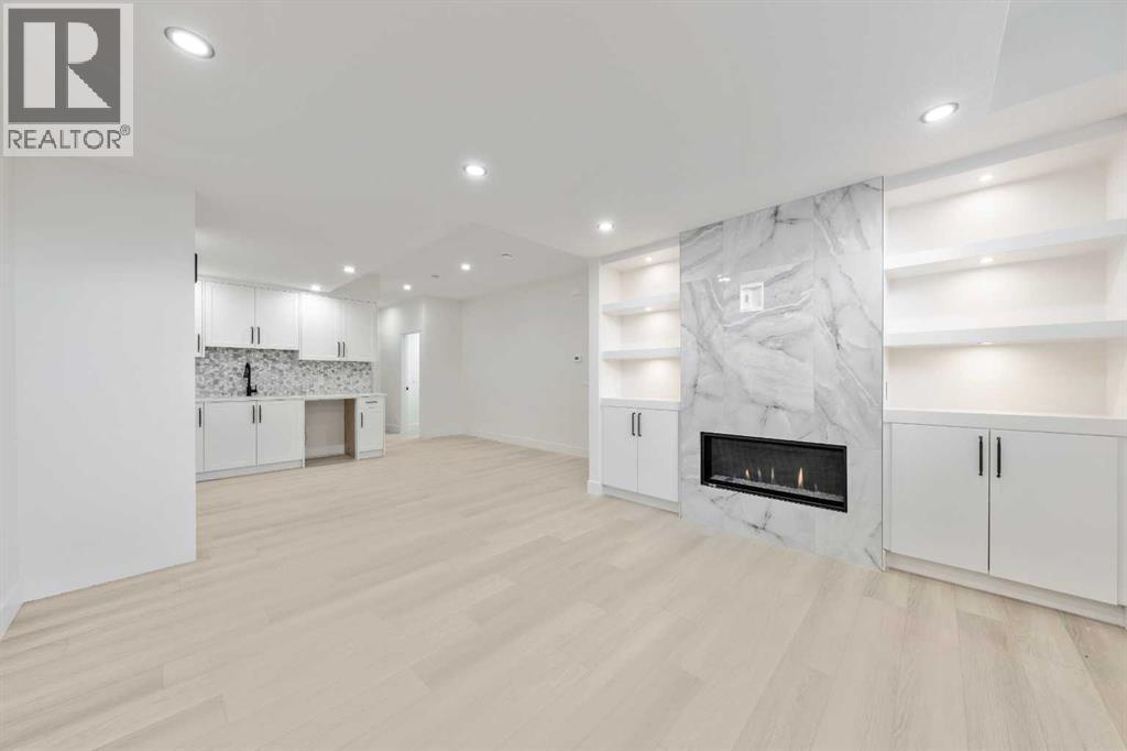 1417 42 Street Sw, Calgary, AB - Indoor With Fireplace