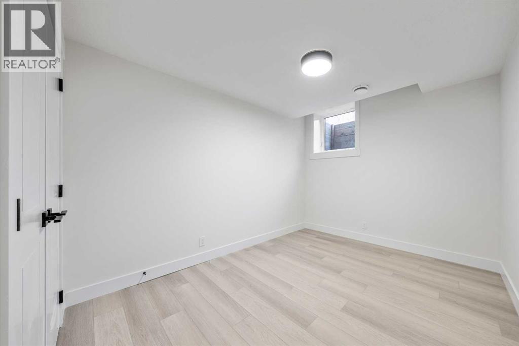1417 42 Street Sw, Calgary, AB - Indoor Photo Showing Other Room