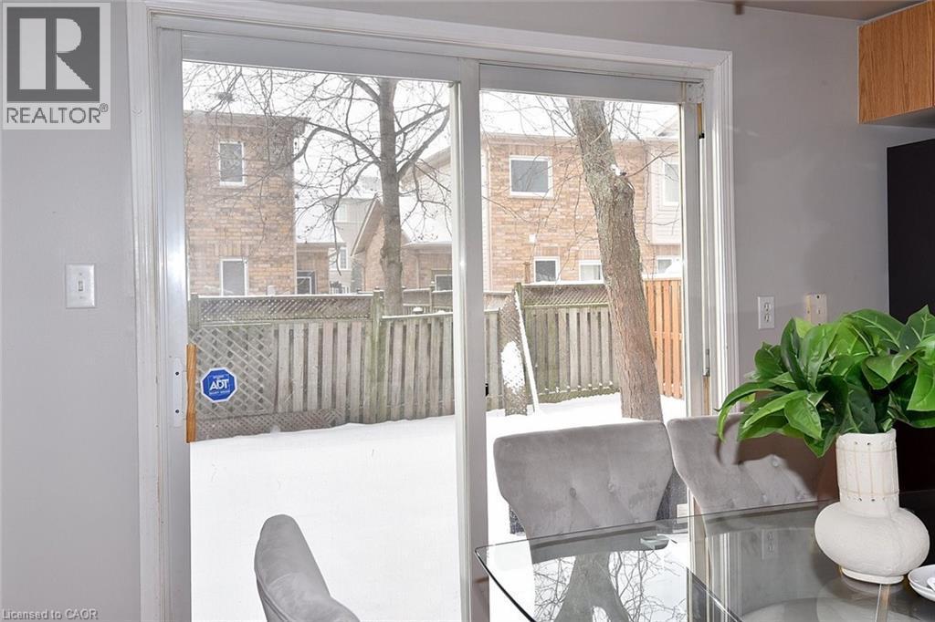Entryway with healthy amount of natural light - 2258 Empire Crescent, Burlington, ON - Photo Showing Other Room