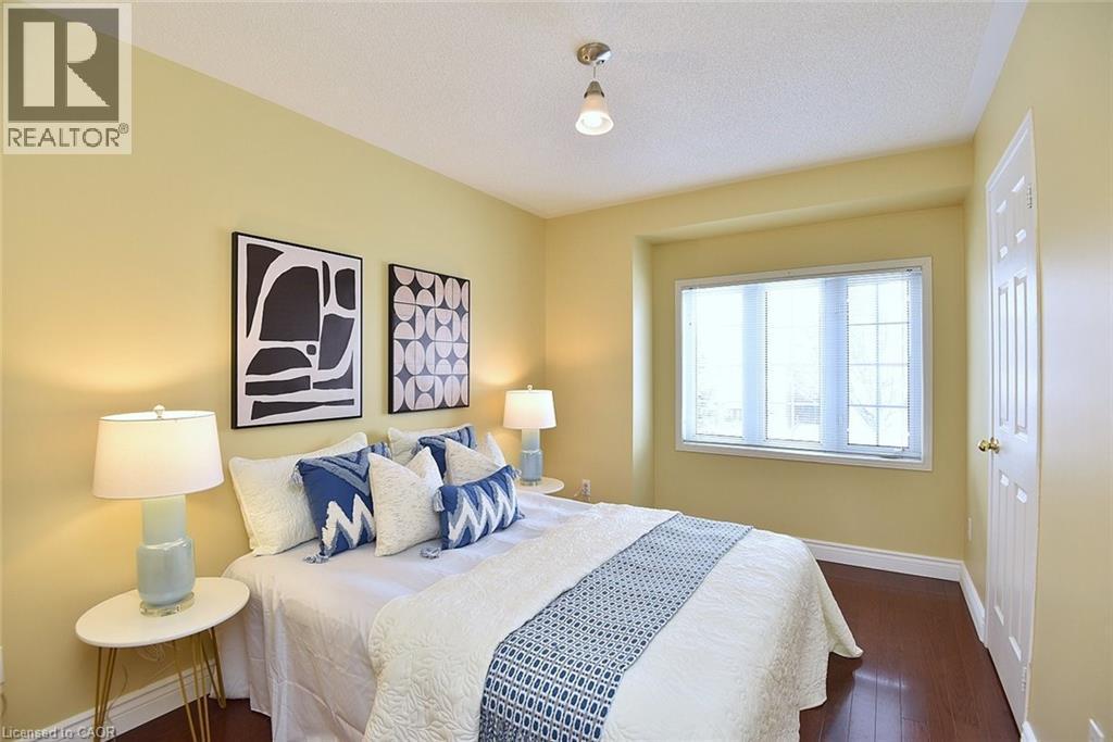 2258 Empire Crescent, Burlington, ON - Indoor Photo Showing Bedroom