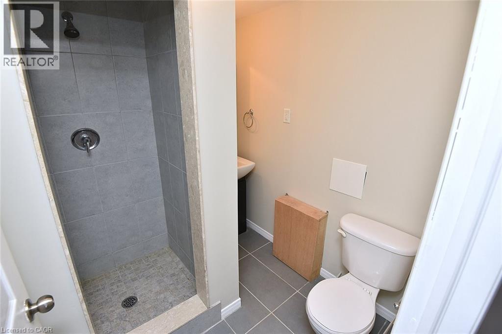 2258 Empire Crescent, Burlington, ON - Indoor Photo Showing Bathroom