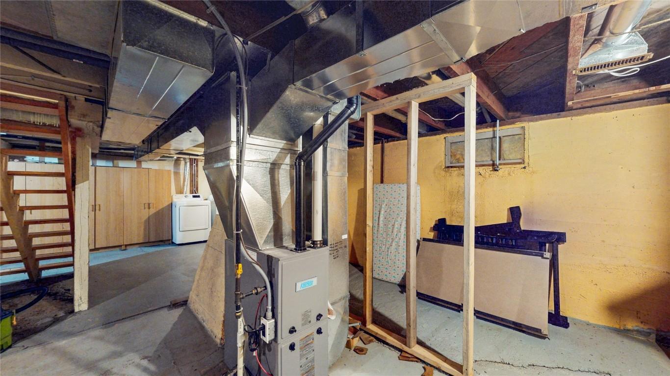 4581 Samuelson Road, Canyon, BC - Indoor Photo Showing Basement