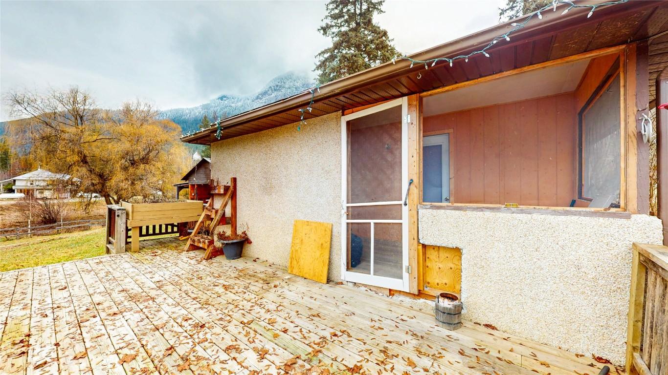 4581 Samuelson Road, Canyon, BC - Outdoor With Deck Patio Veranda With Exterior
