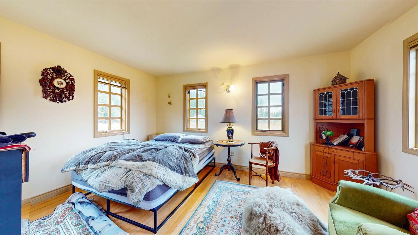 4581 Samuelson Road, Canyon, BC - Indoor Photo Showing Bedroom
